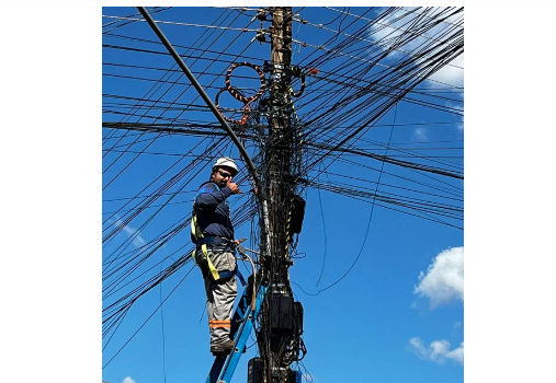 Imagem de compartilhamento para o artigo Prefeitura de Chapadão do Sul realiza mutirão e faz limpa de cabos em desuso da MS Todo dia